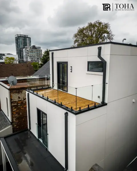Glass balustrade on a rooftop terrace